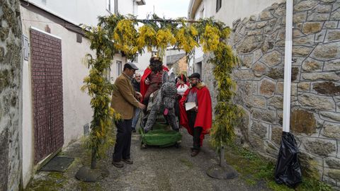 Recuperada tradición de O Reinado en el entroido de Maceda.