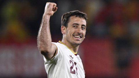 Mikel Oyarzabal celebra su segundo gol contra Serbia.
