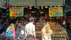 Puesto de frutas en el mercado de Bolh�o, en Oporto.