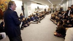 Jose Mar�a Arias recibe a los alumnos del colegio Santa Mar�a del Mar