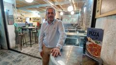Jos� Fern�ndez, en El Colonial de Jose, el bar que se vio obligado a cerrar durante unos d�as en agosto por orden del Concello de Ribadeo