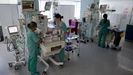 La Unidad de Neonatos del Hospital Teresa Herrera, el materno del Chuac, atiende a 2.000 nios al ao. El 8 % de ellos son prematuros
