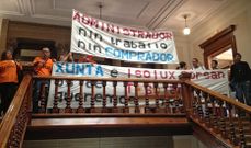 Trabajadores de T-Solar, encerrados en la Diputaci�n de Ourense