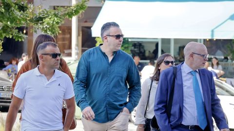 El presidente de la comisión de fiestas de Matama, llegando a los juzgados este jueves.