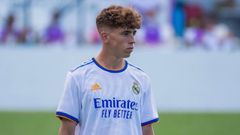 V�ctor Mu�oz, en agosto del 2021, cuando jug� en el Kiko Rey de Cantarrana con el juvenil A del Real Madrid, en el que fue uno de sus primeros partidos en la entidad blanca