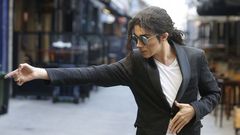 �lex Blanco, caracterizado como Michael Jackson, en la calle Estrella de A Coru�a