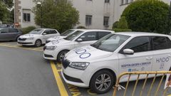 Los veh�culos del servicio pueden verse en la entrada principal del Hospital Gil Casares