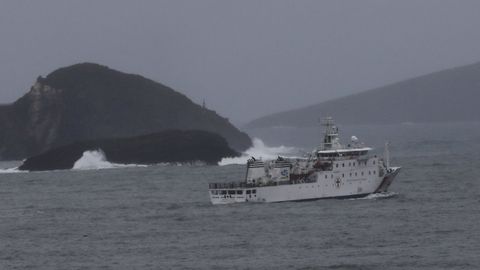 El Juan de la Cosa saliendo de la r&iacute;a de Viveiro a finales de noviembre del 2021.
