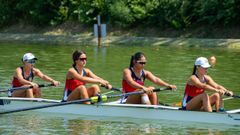 Irene Garc&iacute;a, Sara Torres, Sara Naboni y Carlota Pe&ntilde;a, de proa a popa, en el cuatro sin timonel de la selecci&oacute;n juvenil.