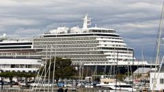 El crucero Queen Anne en el muelle de trasatl�nticos de Vigo