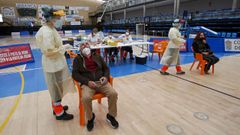 El cribado para personas de 50 a 64 a�os que concluye este viernes en el pabell�n de A Ra�a, en Mar�n
