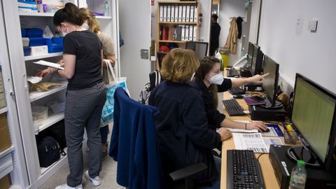 El personal de enfermería prepara las salidas del día