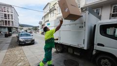 La recogida de cartn a negocios del centro histrico de Viveiro se realiza los martes y los viernes
