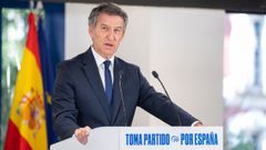 El presidente del PP, Alberto Nez Feijoo, durante la rueda de prensa en la sede del PP.