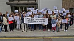 Concentraci�n por un muro ilegal en Culleredo