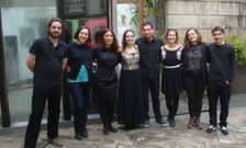 Los componentes del grupo de teatro del Centro Cam�es con Vanesa Sotelo, la segunda por la izquierda. 