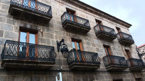 Este es el aspecto que presentan ahora los forjados de los ocho balcones de la fachada principal del nmero 8 de Formoso Lamas