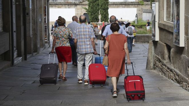 Grupo de turistas por Santiago.