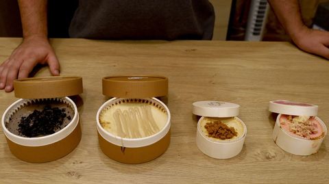 Delirio ofrece hasta siete sabores distintos y dos formatos de tarta, uno individual y otro mediano (pensado para compartir entre dos o tres personas). Adem�s, hace un sabor fuera de carta con productos de temporada al menos una vez al mes.