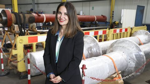 Rebeca Acebr�n en uno de los tres talleres que tiene el grupo en As Pontes