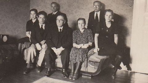 El vicecónsul alemán Guillermo Cloos, en el centro, con su familia en una foto de 1938