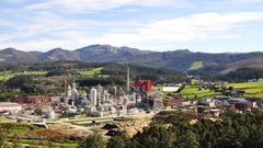 Foto de archivo de una visita de la planta de Ence en Navia, en el Occidente de Asturias