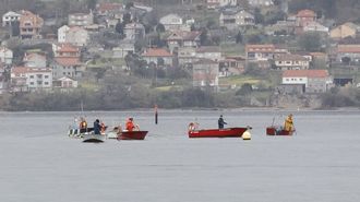 Embarcaciones del marisqueo a flote este lunes en la ra de Pontevedra