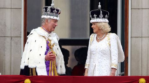 Carlos y Camila, en el balcn de Buckingham Palace