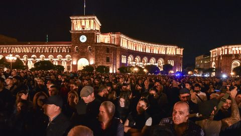 Manifestantes armenios en la plaza de la Repblica de Erevn.