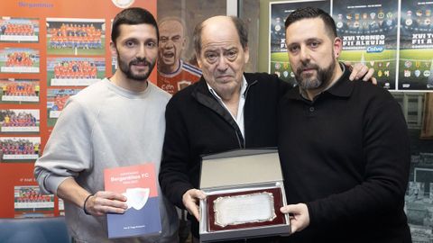 Luciano Calvo con los hijos de Juan Luis Villamisar