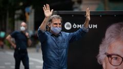 El presidente de �mnium Cultural, Jordi Cuixart, a su llegada a la sede de la entidad horas despu�s de alcanzar u clasificaci�n de preso en tercer grado, en r�gimen de semilibertad, el pasado mes de julio en Barcelona
