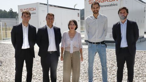 María Jesús Lorenza, ayer en su visita a la planta de Sungrow, en Sanxenxo