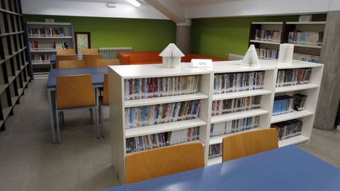 Imagen de la Casa de Cultura de O Grove y de su biblioteca