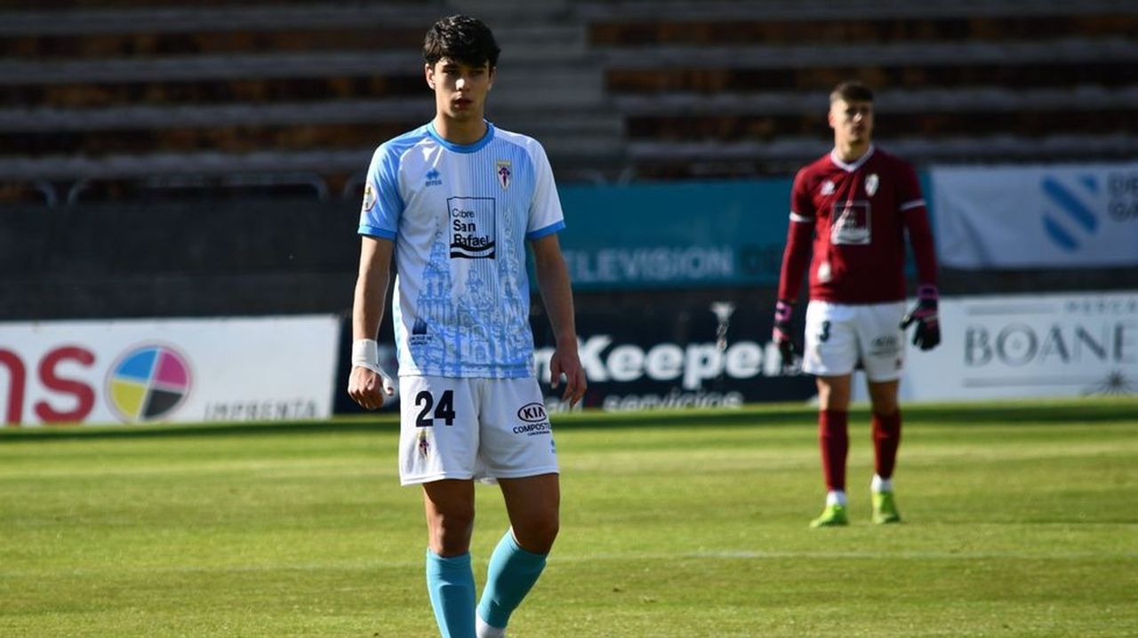 Manu Rivas vestirá durante la próxima campaña la camiseta del Compostela