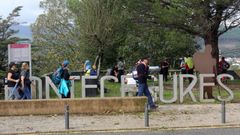 Peregrinos en el Camino portugu�s a Santiago a su paso por Pontecesures