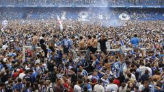 La afici�n del Deportivo celebrando el ascenso
