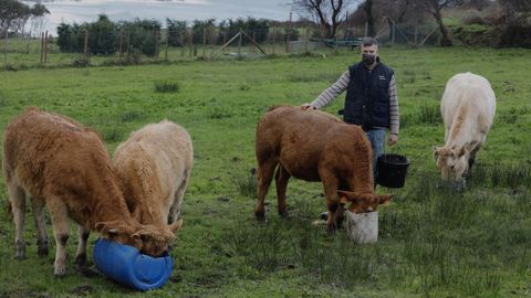 Miguel Lpez, ganadero de Xove de 34 aos, que ha sufrido varios ataques del lobo