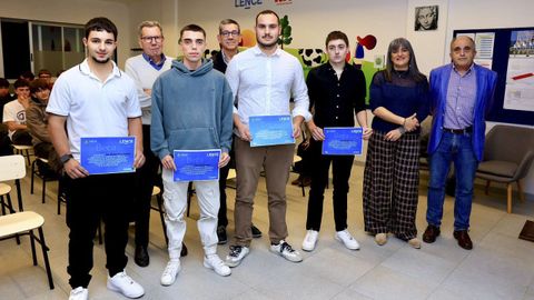 Acto de entrega de las becas, ayer en Coristanco