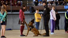 exhibici�n de Unidades Especiales de la Polic�a Nacional para 3.000 escolares con gu�as caninos