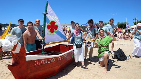 Festa da Dorna: Rejata de Embarcasi�ns feitas a machada e pan de millo na playa de Coroso