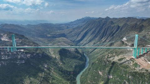 El nuevo puente sobre el Gran Ca��n de Huajiang