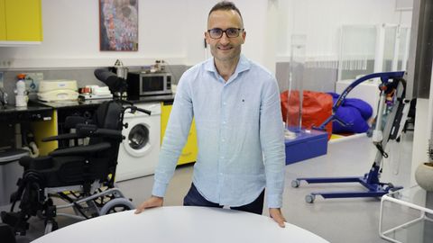 Iv�n de Rosende es el decano la Facultade de Ciencias da Sa�de. Aqu� en un aula de Terapia Ocupacional, en el campus de Oza:��O crecemento de Terapia Ocupacional foi exponencial, a taxa de paro � do cero por centro�
