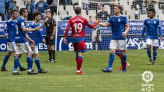 Carlos Hernandez Guillermo Christian Fernandez Barcenas Jimmy Tejera Real Oviedo Numancia Carlos Tartiere.Carlos Hern�ndez y Guillermo se saludan tras el encuentro
