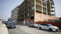 El edificio se encuentra en la Fonte da Cruz, en la entrada a Foz por la avenida de Asturias