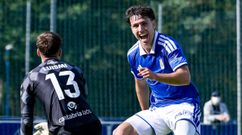 Jaime Coballes celebra el 1-0 del Vetusta ante el Rayo Cantabria
