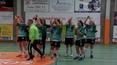 La plantilla barreirense festeja su victoria por 4-0 ante el Vilalba B, el t�tulo de liga y el ascenso.