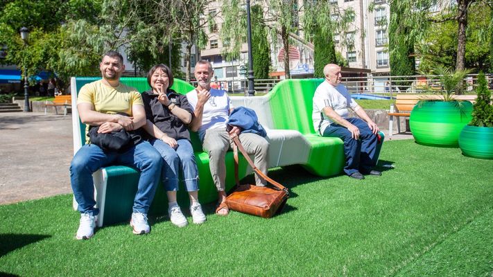 El mobiliario urbano del proyecto Ambiance, fabricado con biopl�sticos, estar� seis meses en la plaza de Barcelos de Pontevedra para testar su durabilidad