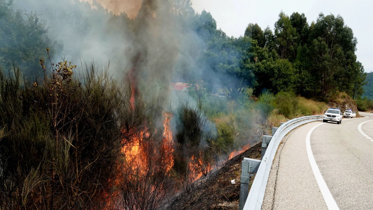 Los investigadores ven intencionado el incendio más grande del verano en Galicia