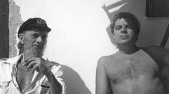 El editor y poeta Carlos Barral y el escritor Juan Mars�, en una imagen tomada en 1979, en una fotograf�a cortes�a de la familia Barral.