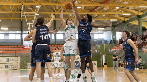 Imagen del Basket Xiria contra el Navia.